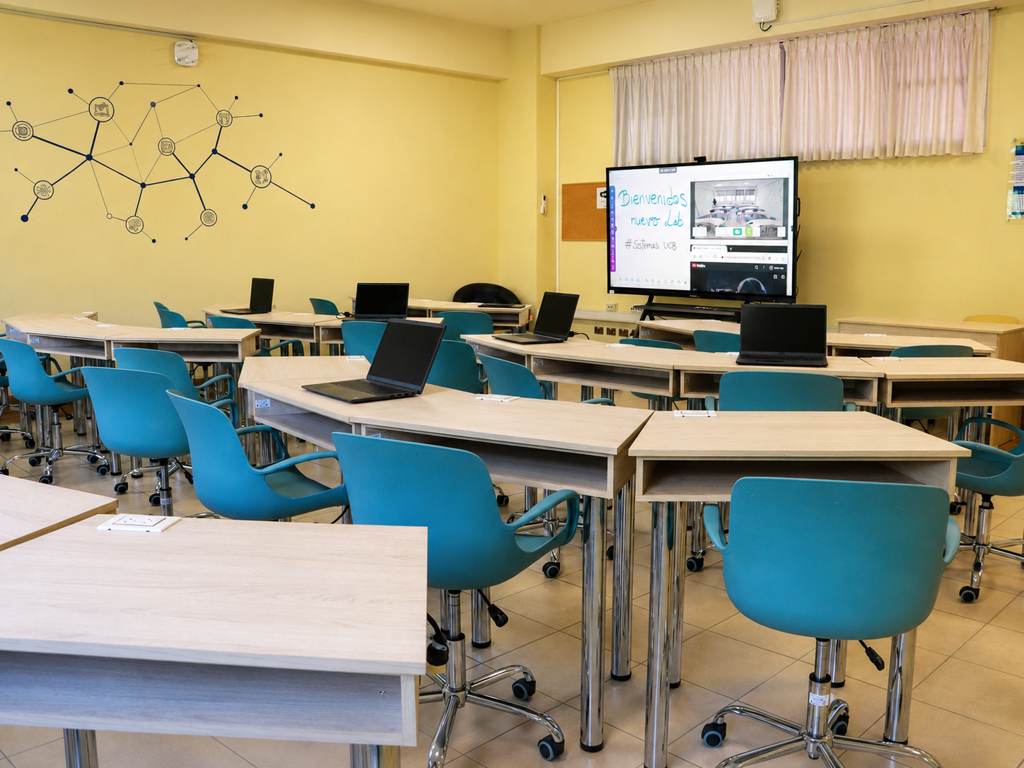 Laboratorio LSIS A/1-11 de Sistemas y Robótica con laptops y robots para prácticas académicas.